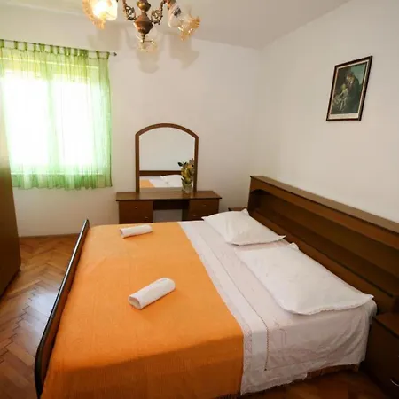 Spacious Beachfront - Four Bedroom With Sea View Apartment