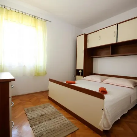 Spacious Beachfront - Four Bedroom With Sea View Ciovo