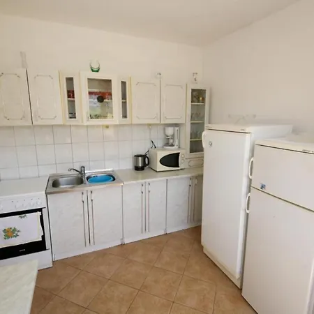 Spacious Beachfront - Four Bedroom With Sea View Apartment